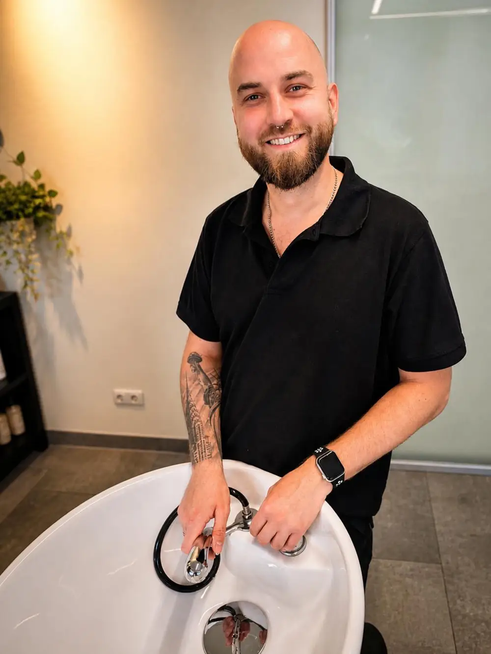 Friseurmeister Tim Glaser im Salon schauhair Stadtroda