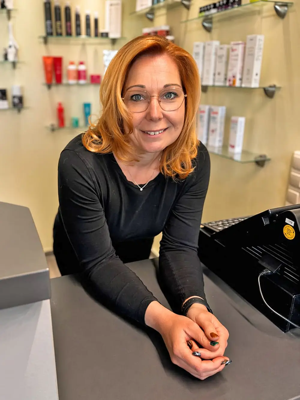 Friseurmeisterin Nicole Grieser im Salon schauhair Stadtroda
