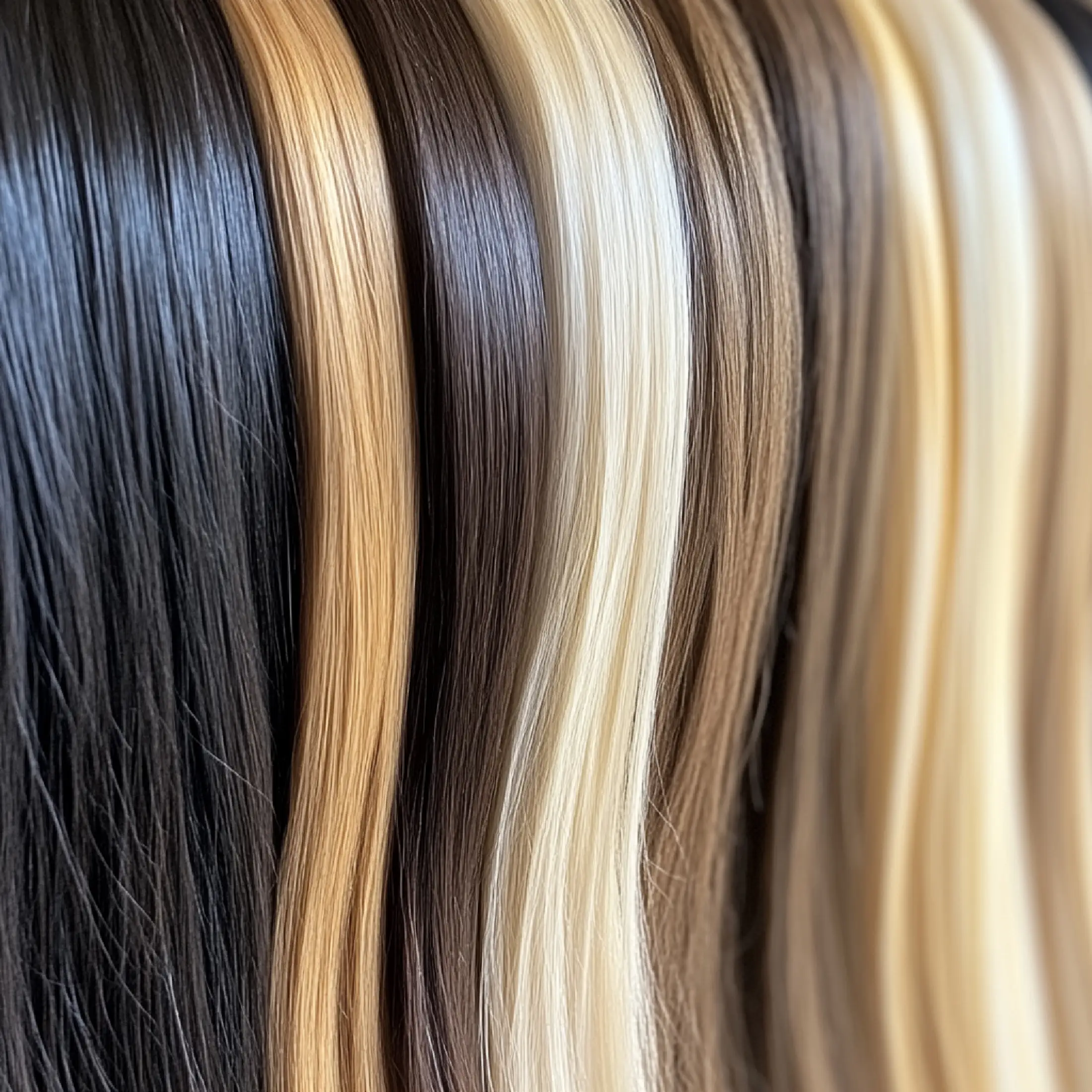 Farbvielfalt von Hair Extensions für Haarverlängerung und Haarverdichtung im Friseursalon Stadtroda