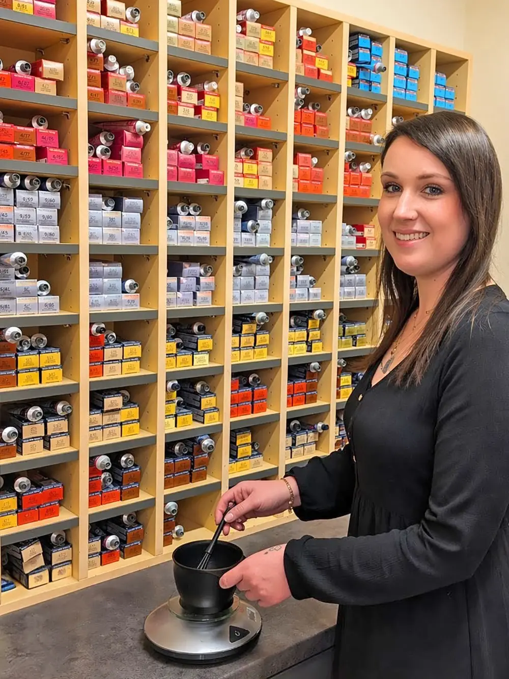 Professional Hairstylist Alexandra Dombrowski im Friseursalon schauhair Stadtroda